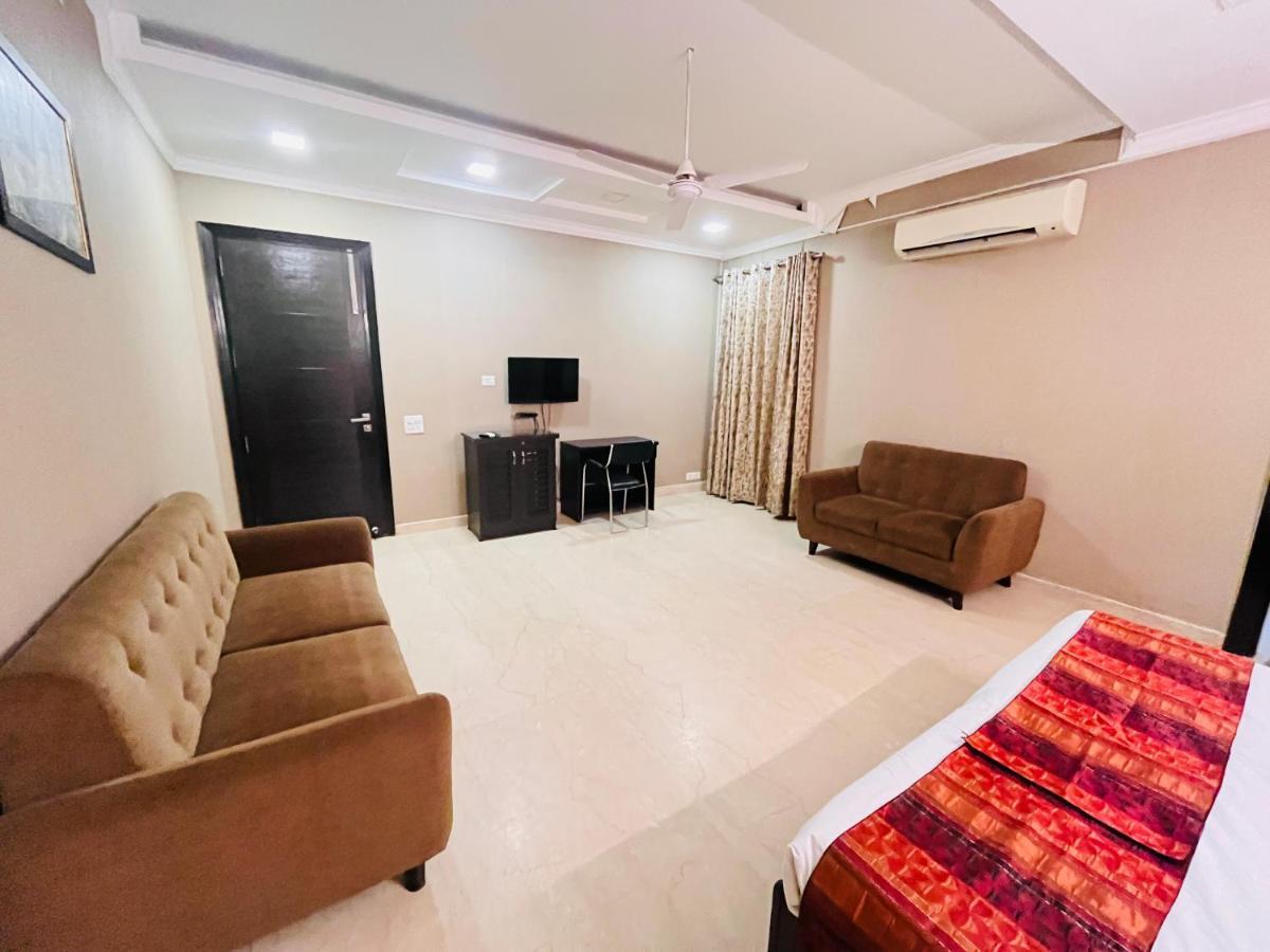 Abode Residency Safdarjung Enclave Near U S Embassy Delhi Hotel New Delhi Exterior photo